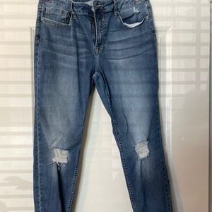 Light wash skinny jean